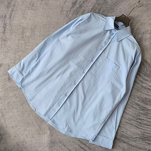 バレンシアガ シャツスーパーコピー   BALENCIAGA浅い青色のロゴ入りレタープリントの長袖シャツ