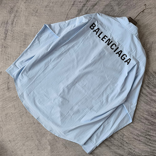 バレンシアガ シャツスーパーコピー   BALENCIAGA浅い青色のロゴ入りレタープリントの長袖シャツ