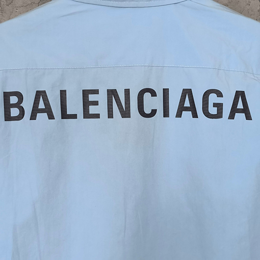 バレンシアガ シャツスーパーコピー   BALENCIAGA浅い青色のロゴ入りレタープリントの長袖シャツ