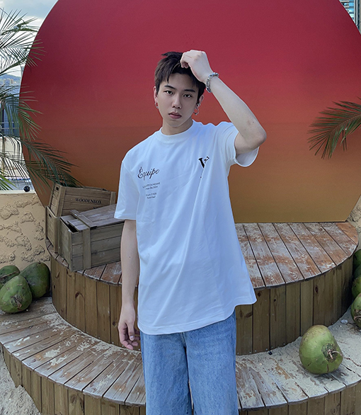 ヴィトン ロゴ入り半袖Tシャツ、滑らかなプリントと肌触りの良いコットン生地