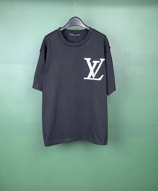 ヴィトン半袖Tシャツコピー フォーム文字のロゴデザイン 高級感が漂う