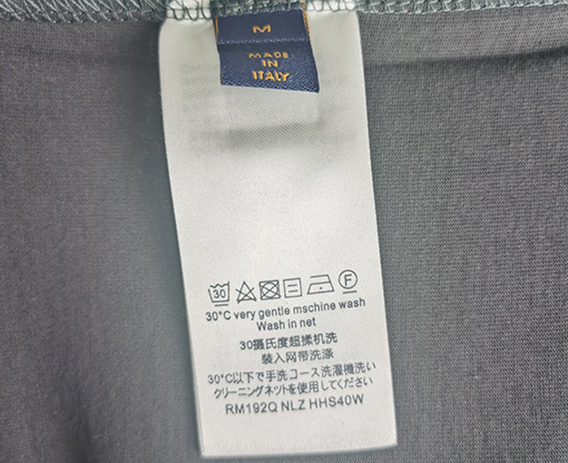 ヴィトン半袖Tシャツコピー フォーム文字のロゴデザイン 高級感が漂う