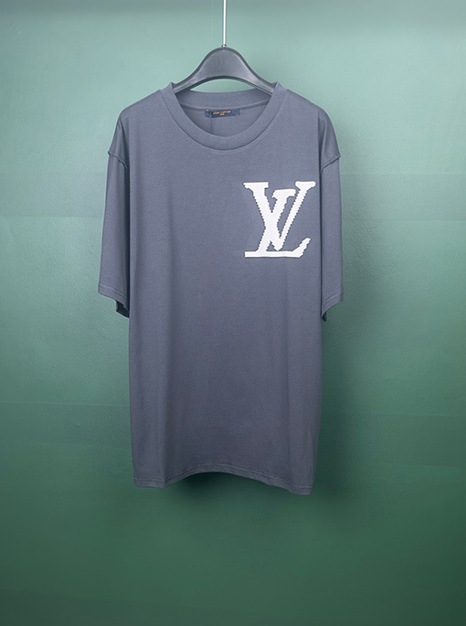ヴィトン半袖Tシャツコピー フォーム文字のロゴデザイン 高級感が漂う