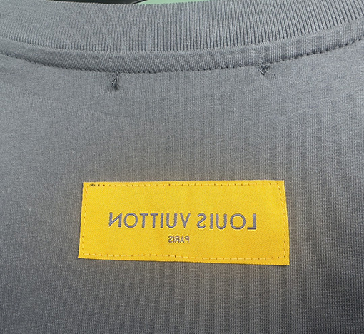 ヴィトン半袖Tシャツコピー フォーム文字のロゴデザイン 高級感が漂う
