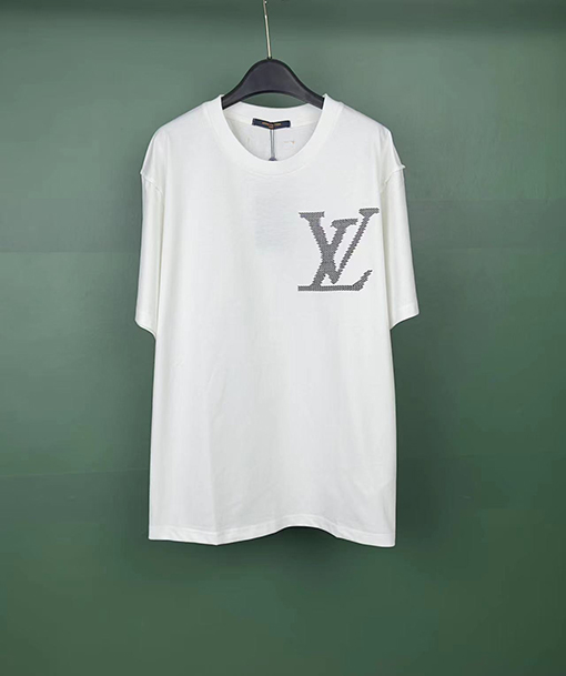 ヴィトン半袖Tシャツコピー フォーム文字のロゴデザイン 高級感が漂う