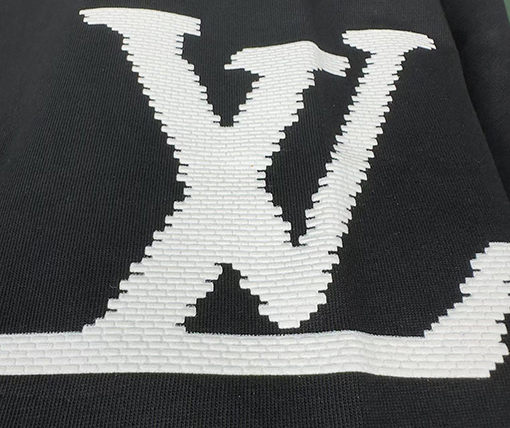 ヴィトン半袖Tシャツコピー フォーム文字のロゴデザイン  高級感が漂う