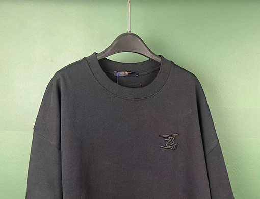 ヴィトン半袖Tシャツ フロントに刺繍された文字の半袖Tシャツ リラックスフィット