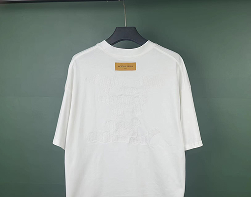 ヴィトン半袖Tシャツ フロントに刺繍された文字の半袖Tシャツ リラックスフィット