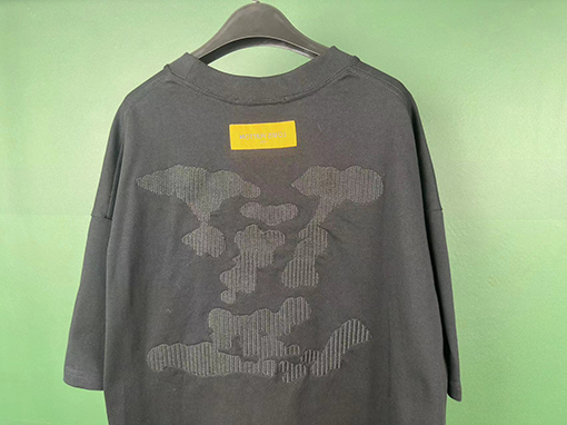 ヴィトン半袖Tシャツ フロントに刺繍された文字の半袖Tシャツ リラックスフィット