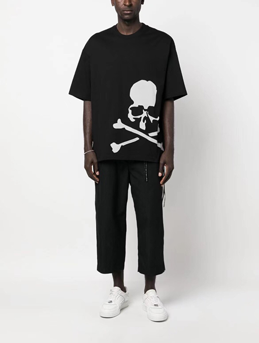 マスターマインド半袖Tシャツスーパーコピー MASTERMIND 23新作 ダークな限定デザイン フェイク2ピースの短袖スカル刺繍