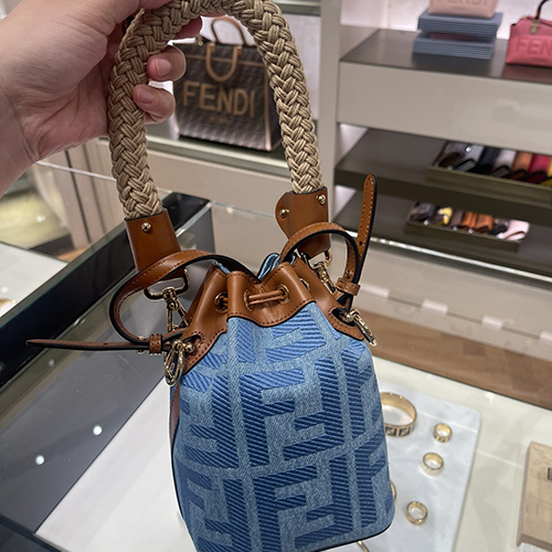 フェンディ 新しいタンニンデニムバケツバッグ