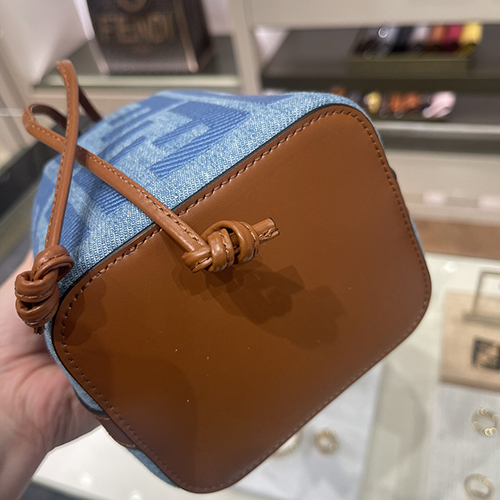 フェンディ 新しいタンニンデニムバケツバッグ