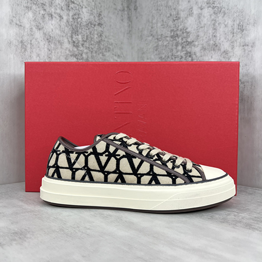 ヴァレンティノ スニーカ スーパーコピー VALENTINO ロゴプリントのローカットスポーツシューズ