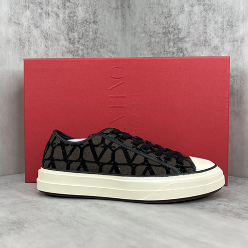ヴァレンティノ スニーカ スーパーコピー VALENTINO ロゴプリントのローカットスポーツシューズ