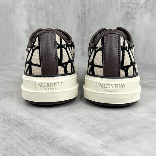 ヴァレンティノ スニーカ スーパーコピー VALENTINO ロゴプリントのローカットスポーツシューズ