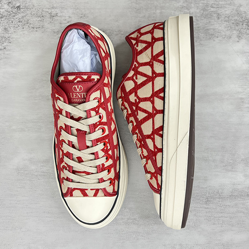 ヴァレンティノ スニーカ スーパーコピー VALENTINO ロゴプリントのローカットスポーツシューズ
