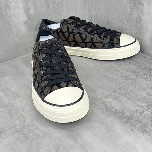 ヴァレンティノ スニーカ スーパーコピー VALENTINO ロゴプリントのローカットスポーツシューズ