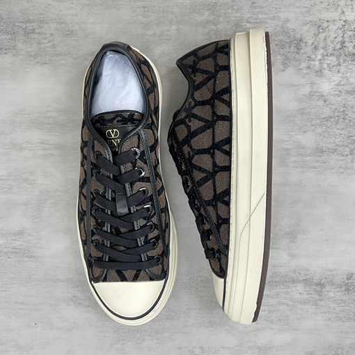 ヴァレンティノ スニーカ スーパーコピー VALENTINO ロゴプリントのローカットスポーツシューズ
