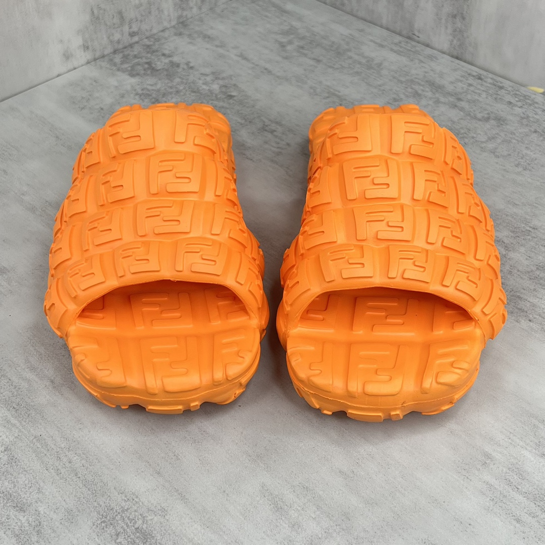 フェンディサンダル スーパーコピー 最新のクラウドシリーズカップル向け厚底FFビーチサンダル