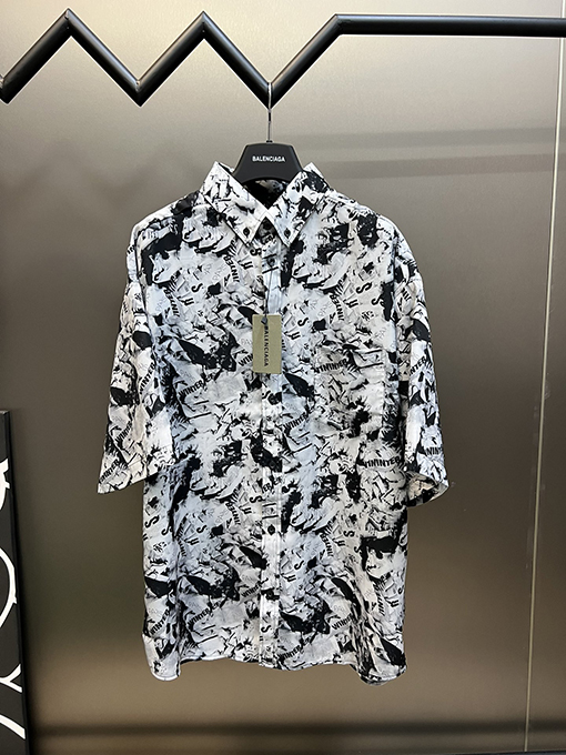 バレンシアガシャツ スーパーコピー BALENCIAGA 新聞プリント半袖シャツ