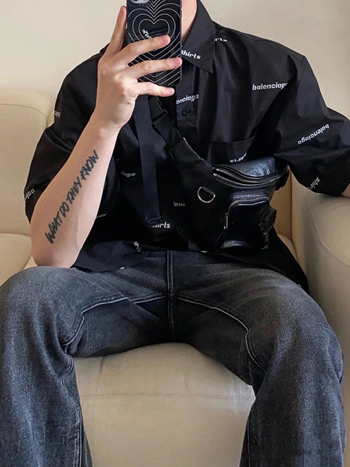 バレンシアガ シャツ コピー balenciaga ロゴプリントの半袖シャツ