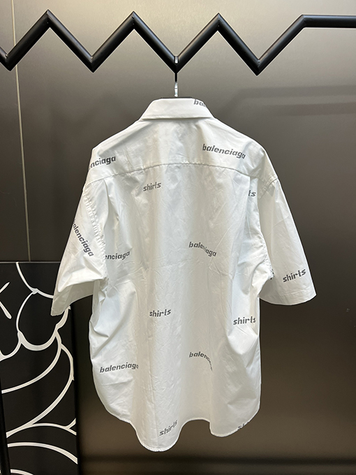 バレンシアガ シャツ コピー balenciaga ロゴプリントの半袖シャツ