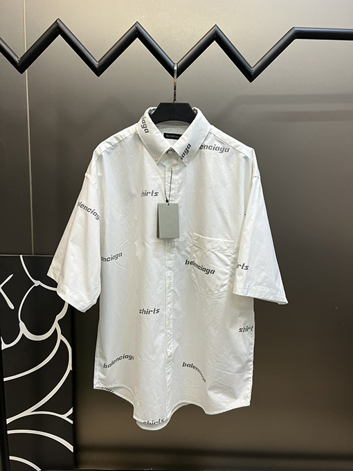 バレンシアガ シャツ コピー balenciaga ロゴプリントの半袖シャツ