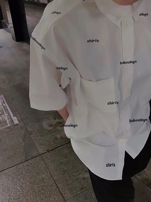 バレンシアガ シャツ コピー balenciaga ロゴプリントの半袖シャツ
