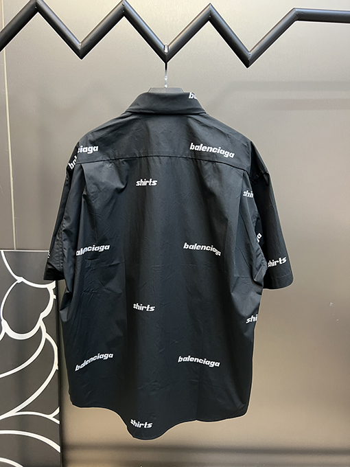 バレンシアガ シャツ コピー balenciaga ロゴプリントの半袖シャツ