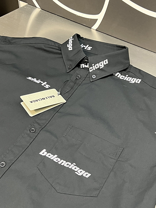 バレンシアガ シャツ コピー balenciaga ロゴプリントの半袖シャツ
