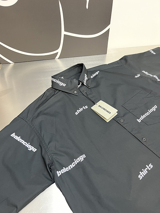 バレンシアガ シャツ コピー balenciaga ロゴプリントの半袖シャツ