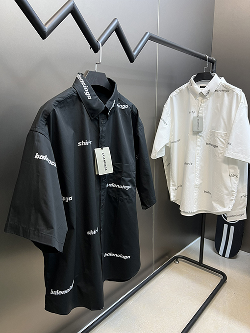 バレンシアガ シャツ コピー balenciaga ロゴプリントの半袖シャツ