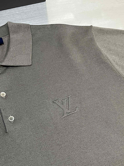 ヴィトンポロシャツ スーパーコピー Louis Vuittonの立体LOGOポロシャツ