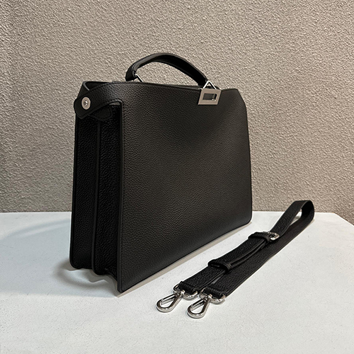 フェンディ 新しいメンズpeekaboo ISeeUハンドバッグ