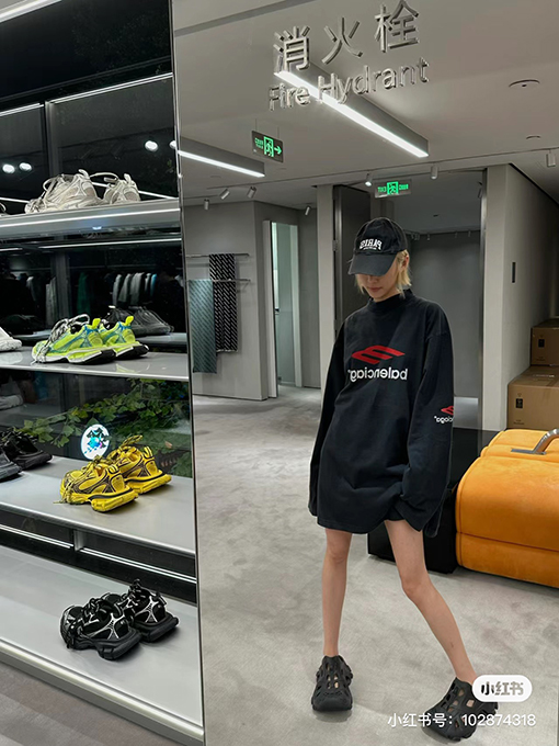 バレンシアガ 長袖  シャツ  BALENCIAGA ロゴ文字刺繍の長袖、色による定染生地、全新Mロゴ刺繍を使用