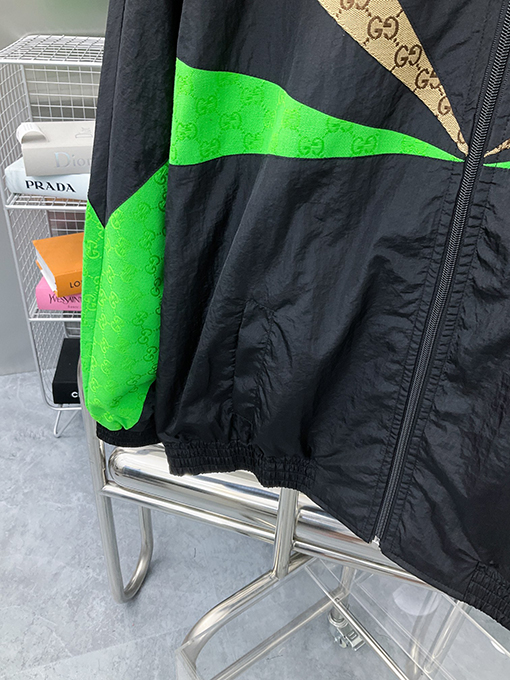 グッチ ジャケット スーパーコピー GUCCI スタンドカラー長袖ジャケットパッチワー組み合わせたクラシックなカーキ色と緑のロゴ柄