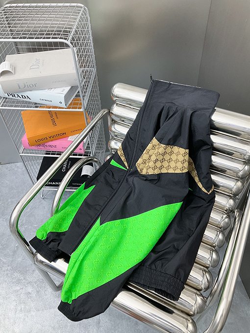 グッチ ジャケット スーパーコピー GUCCI スタンドカラー長袖ジャケットパッチワー組み合わせたクラシックなカーキ色と緑のロゴ柄