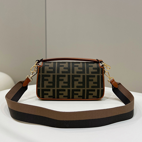 フェンディ ウォッシュデニム刺繍ダブルFシグネチャーヴィンテージショルダーバッグ