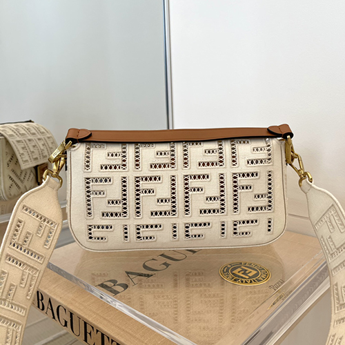 フェンディ 最新のBaguette Fロゴ透かし彫り刺繍シリーズバッグ