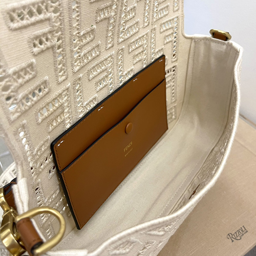 フェンディ 最新のBaguette Fロゴ透かし彫り刺繍シリーズバッグ