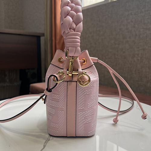 フェンディ ウォッシュデニム刺繍ダブルFアイコニックミニバケツバッグ