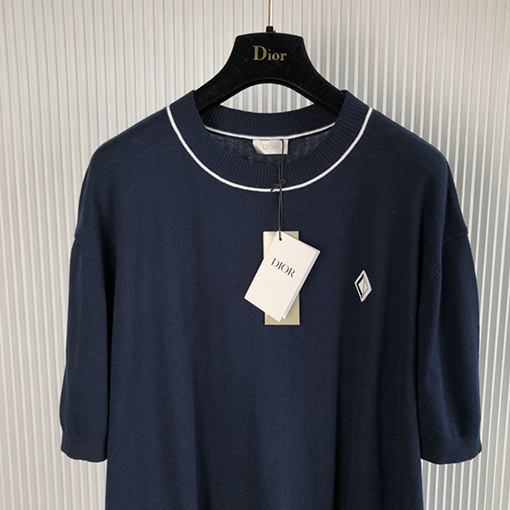 ディオール ニットTシャツスーパーコピー クラシックなデザイン CDダイヤモンドパッチを施したアイテム
