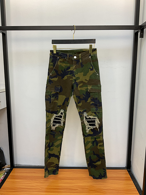 AMIRI デニムパンツ スーパーコピー  AMIRIの伸縮性抜群な破れたデニムパンツで快適な着こなしを