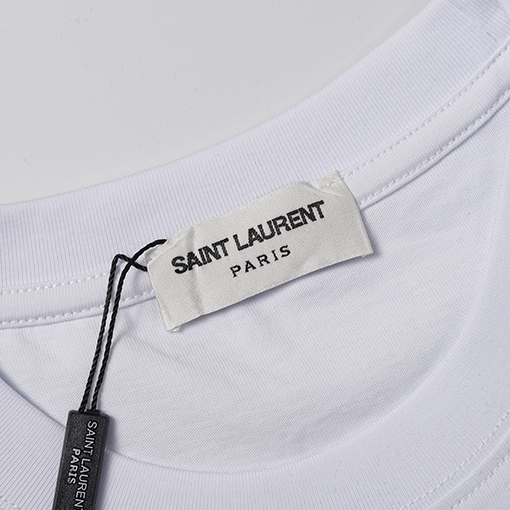 サンローラン 半袖Tシャツ スーパーコピー 胸元にあしらわれたクラシックなYSL文字の半袖