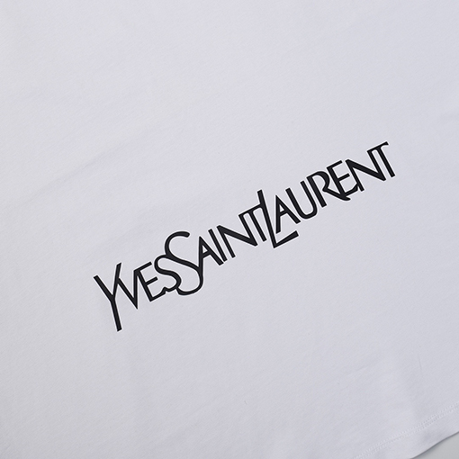 サンローラン 半袖Tシャツ スーパーコピー 胸元にあしらわれたクラシックなYSL文字の半袖