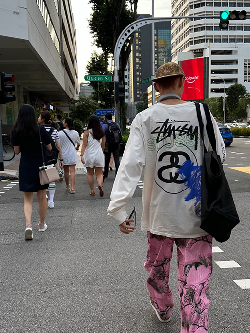 ステューシー長袖 Tシャツスーパーコピー STUSSY グラフィティパターンのダブルSロングスリーブTシャツ