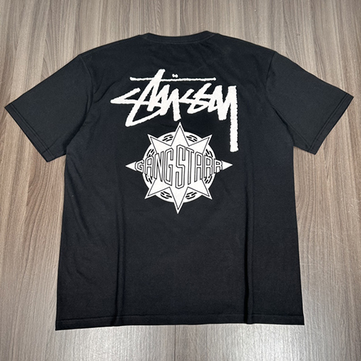 ステューシー半袖 Tシャツ スーパーコピー STUSSY X GANG STARR TEE GS 人物プリントの半袖Tシャツ