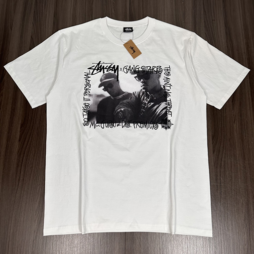 ステューシー半袖 Tシャツ スーパーコピー STUSSY X GANG STARR TEE GS 人物プリントの半袖Tシャツ