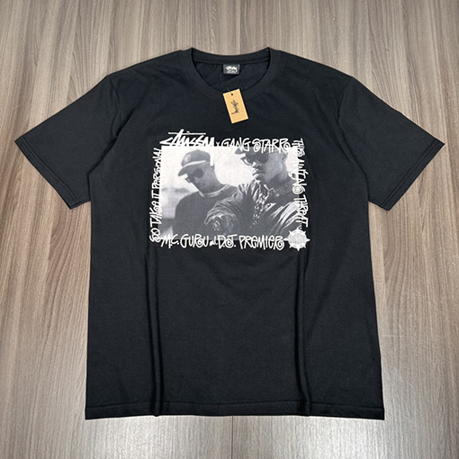 ステューシー半袖 Tシャツ スーパーコピー STUSSY X GANG STARR TEE GS 人物プリントの半袖Tシャツ