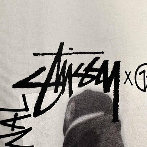 ステューシー半袖 Tシャツ スーパーコピー STUSSY X GANG STARR TEE GS 人物プリントの半袖Tシャツ